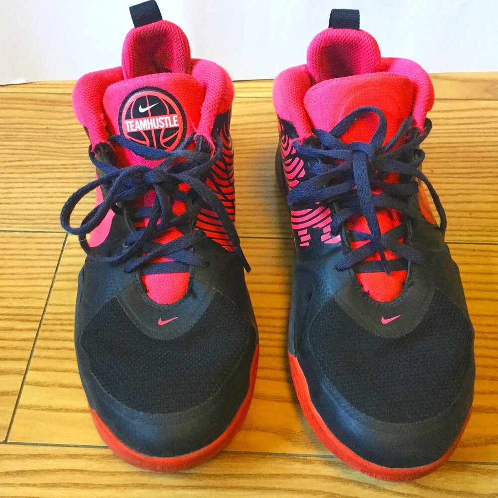 Nike Team Hustle Youth Size 5Y Black Pink